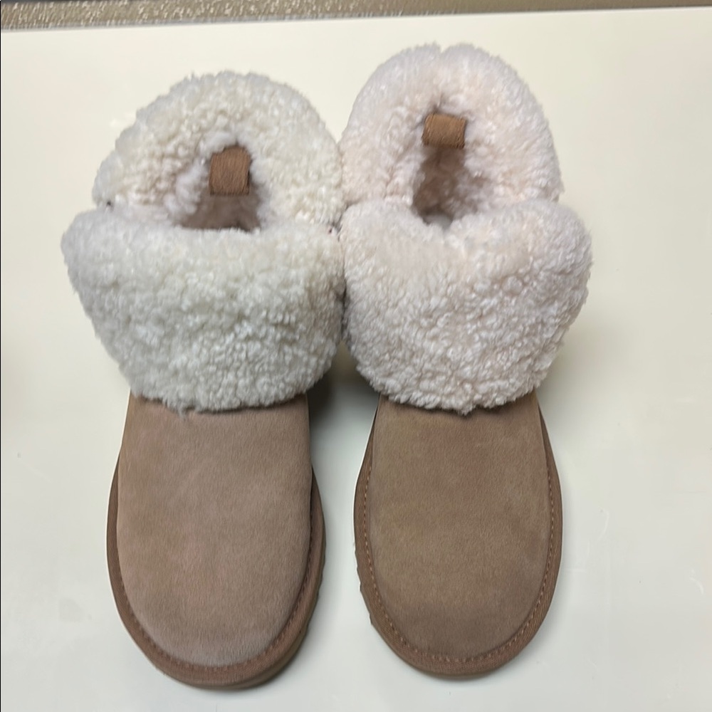 Brand new but one side faded. Ugg Ultra Mini Braid - Picture 2 of 15